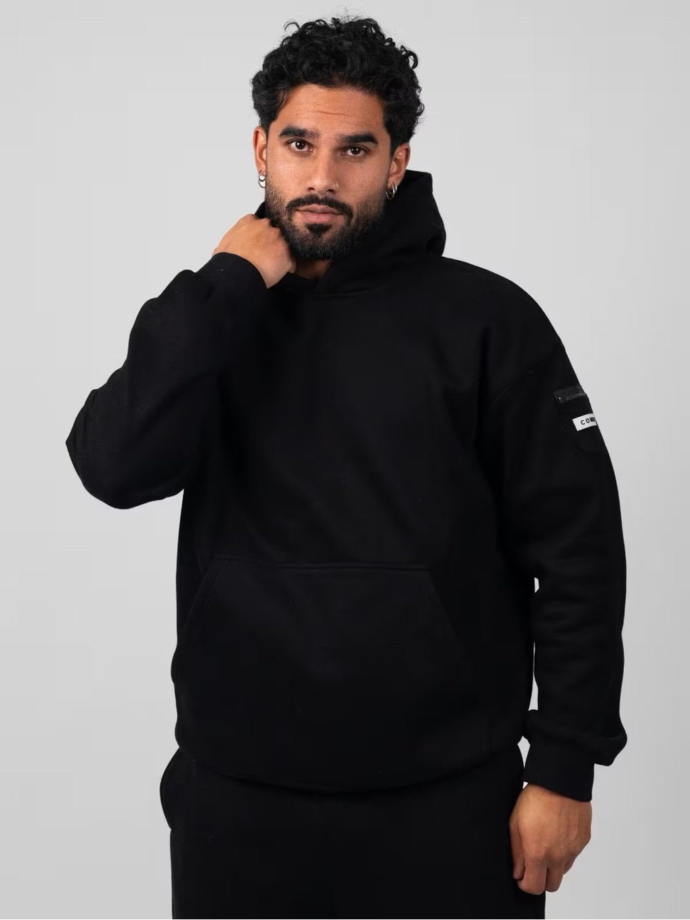 Comfrt Tavel Essentials Hoodie in Onyx